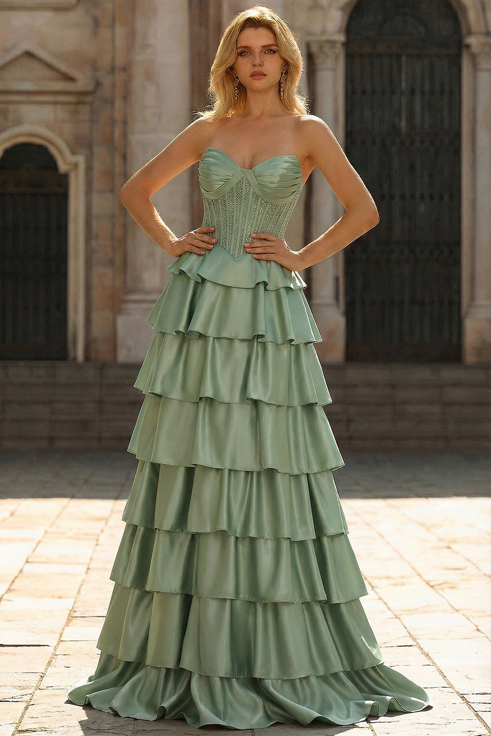 Robe longue de bal de promo Princesse verte à volants étagés, taille basque et perles