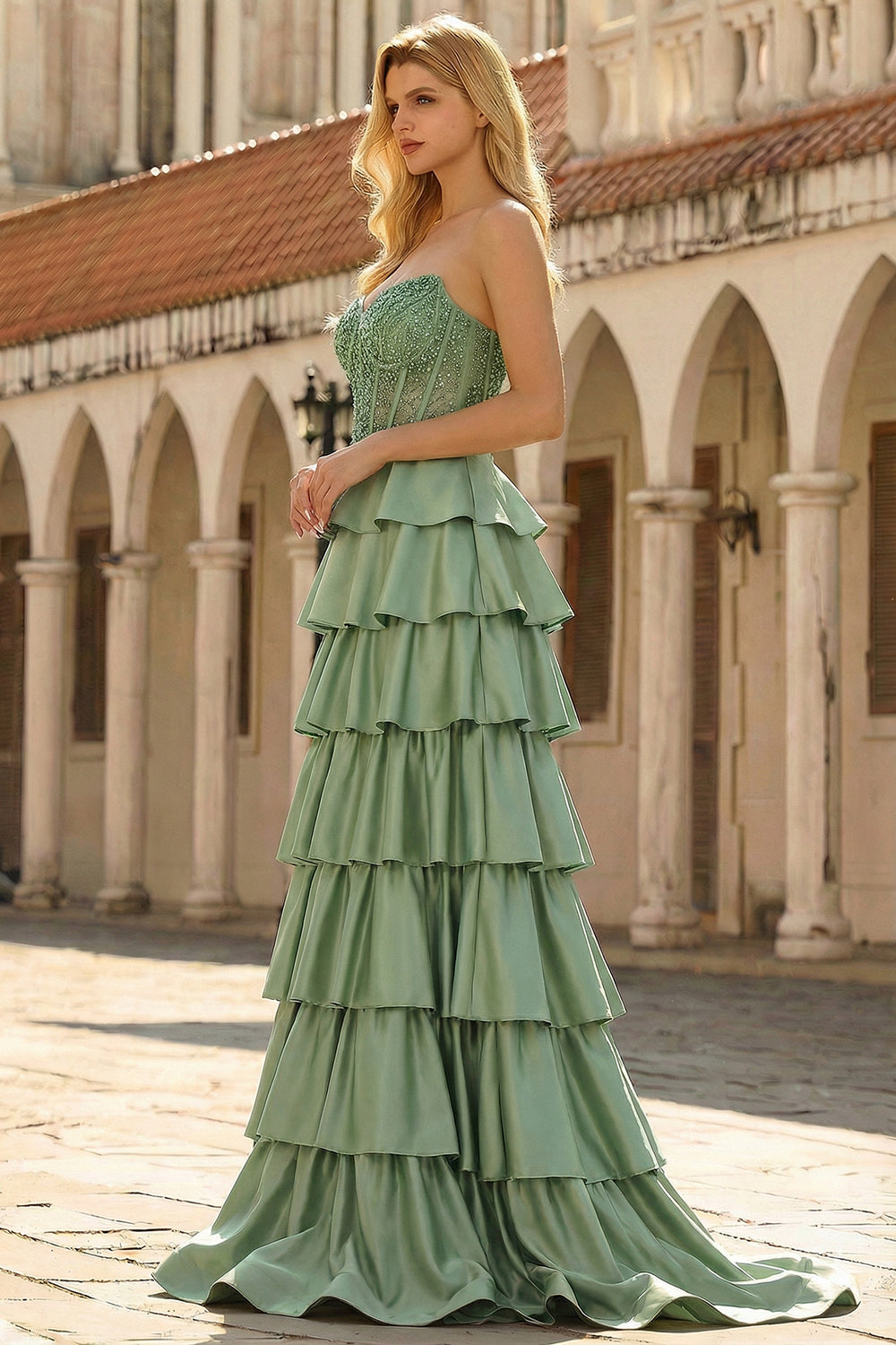 Robe longue de bal de promo Princesse verte à volants étagés, taille basque et perles