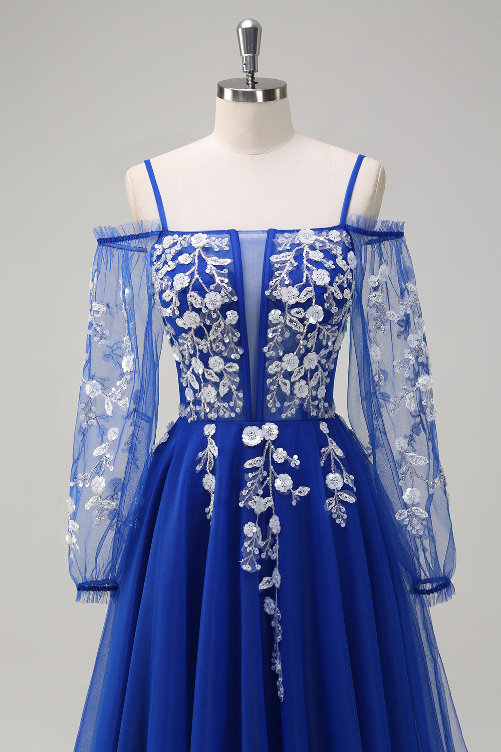 Robe de bal longue bleu roi scintillante, coupe trapèze, épaules dénudées et manches longues avec applications