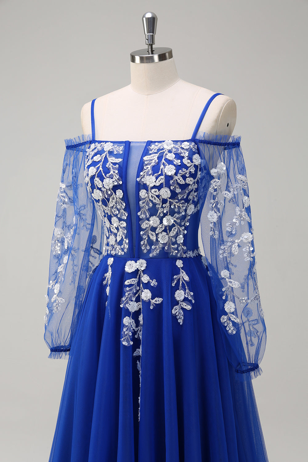 Robe de bal longue bleu roi scintillante, coupe trapèze, épaules dénudées et manches longues avec applications