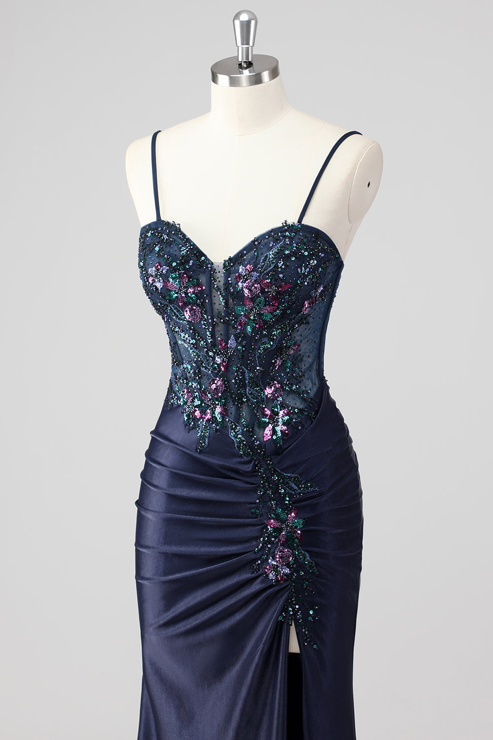 Robe de bal longue sirène bleu marine pailletée avec corset froncé et fente