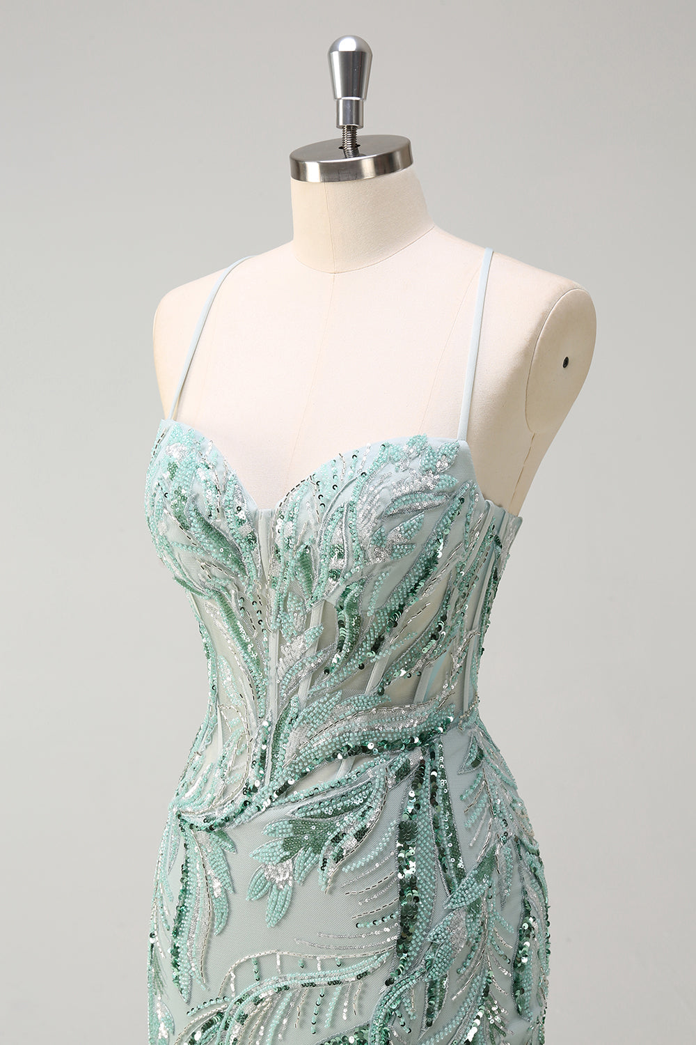Vestido de Graduación Largo Sirena Verde Salvia Brillante con Lentejuelas, Cuentas, Tirantes Finos y Abertura