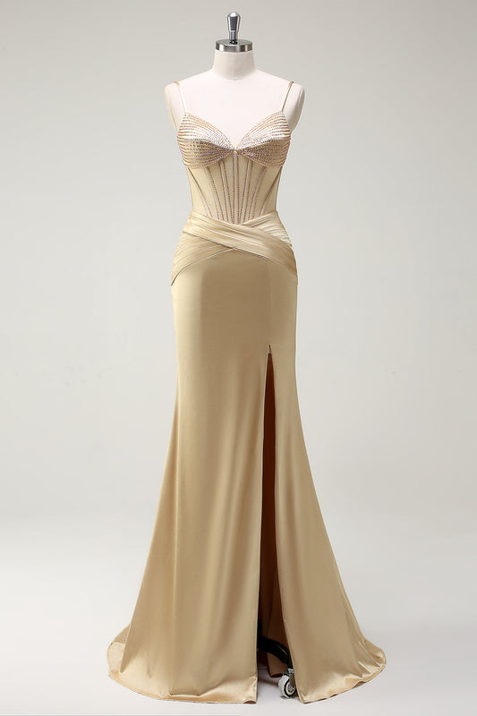 Robe de soirée longue sirène scintillante avec corset doré à fines bretelles et fente