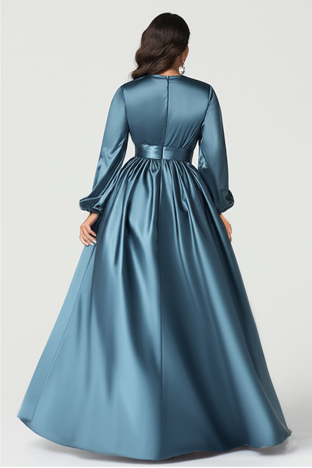 Robe de mère de la mariée en satin gris-bleu à col en V et manches longues
