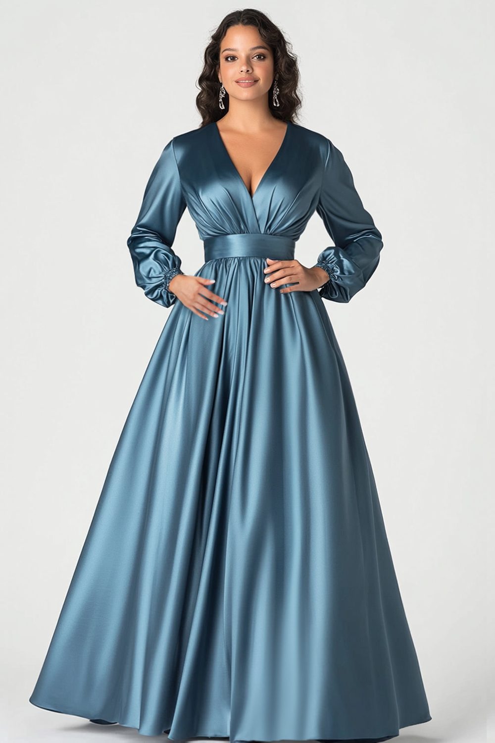 Robe de mère de la mariée en satin gris-bleu à col en V et manches longues