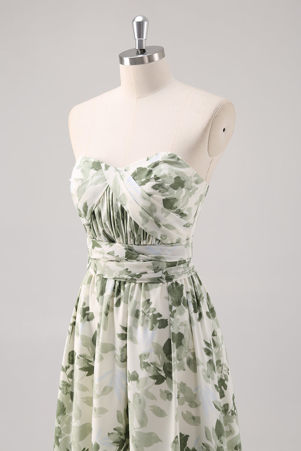 Vestido largo de dama de honor convertible fruncido estampado sin tirantes con corte en A de Green Flower