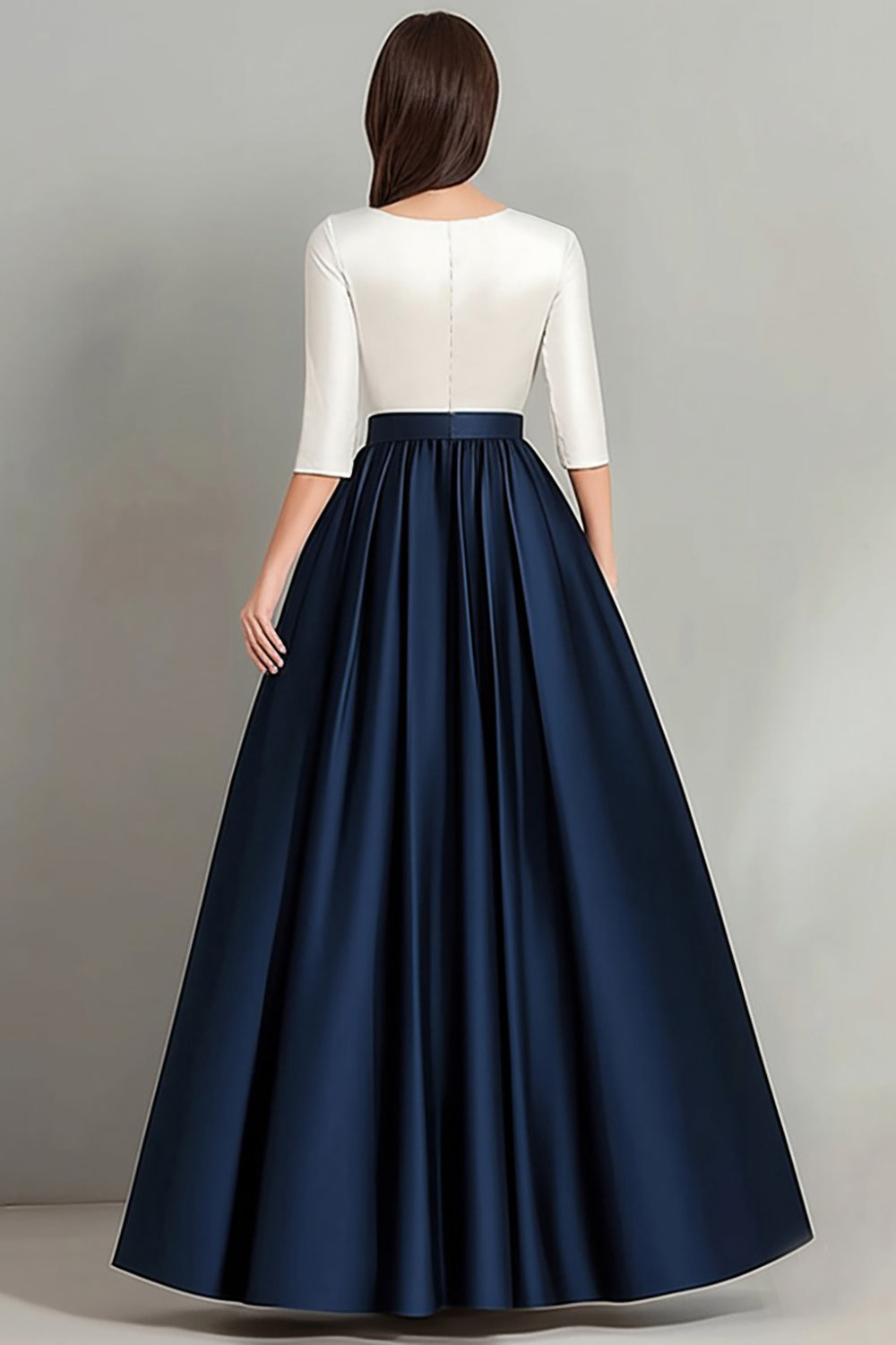 Robe trapèze blanche et bleu marine ruchée à mi-manches pour mère de la mariée