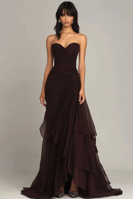 Vestido Formal Marrón Oscuro con Escote Corazón, Fruncido y Volantes