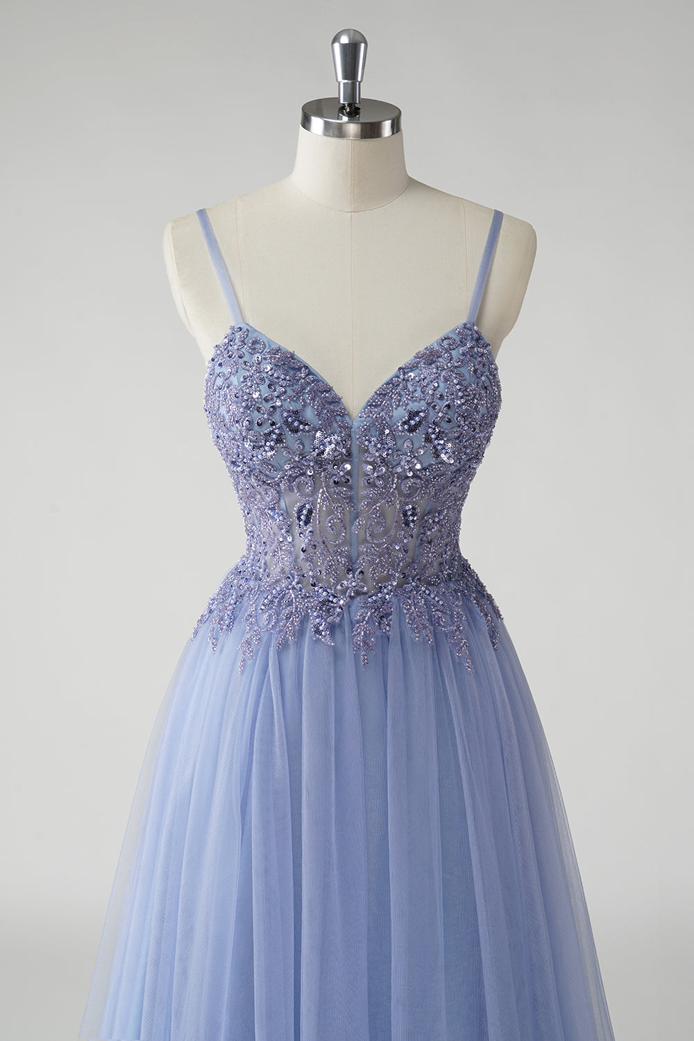 Robe de bal trapèze en tulle gris-bleu pailleté avec fente