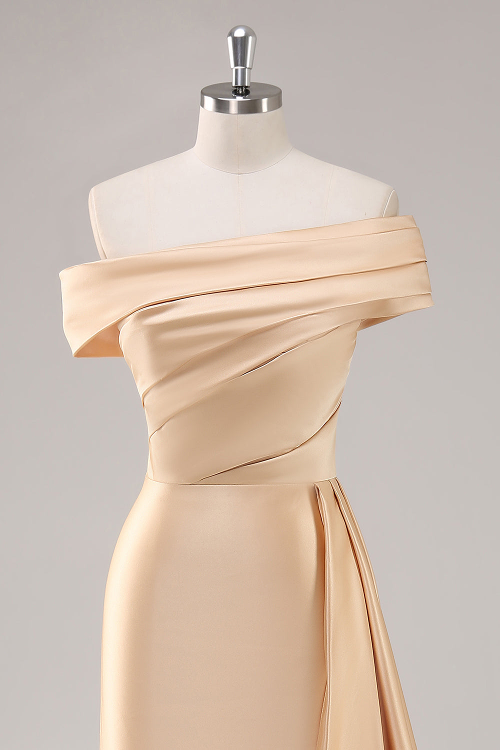Robe de soirée longue satinée champagne plissée asymétrique