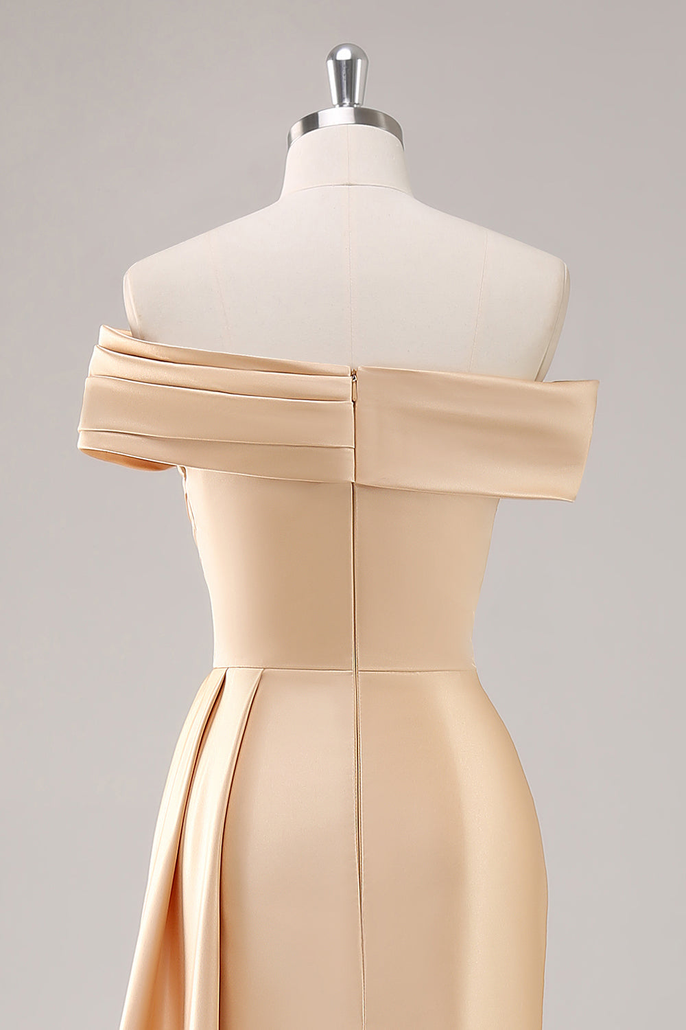 Robe de soirée longue satinée champagne plissée asymétrique