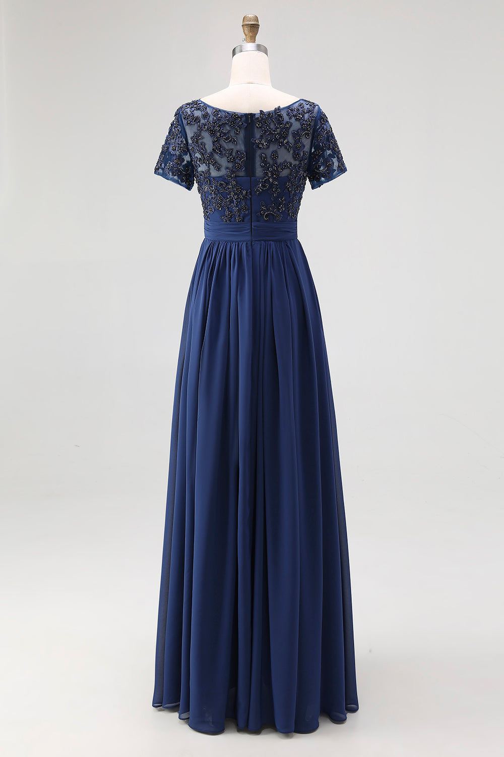 Robe longue de mère de la mariée en mousseline de soie coupe trapèze col bateau avec manches courtes, applications de dentelle