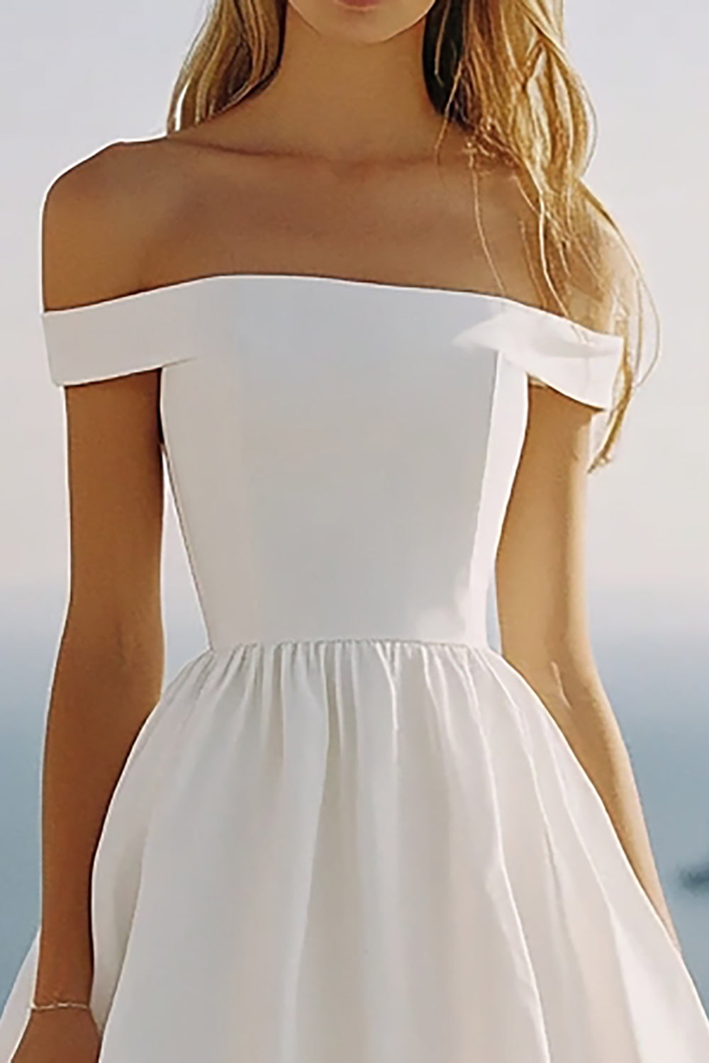 Robe de bal de fin d'année blanche trapèze à épaules dénudées