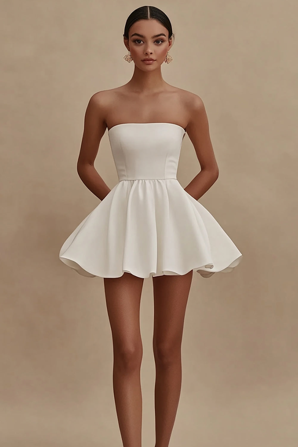 Vestido corto de graduación sin tirantes de algodón blanco con corte en A