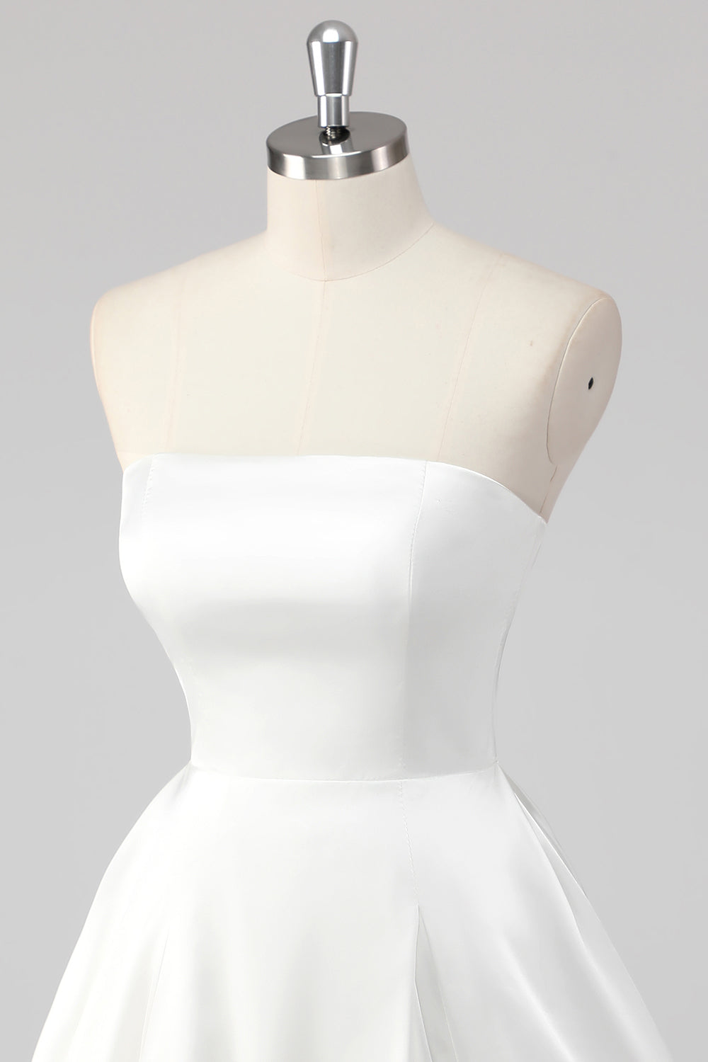 Robe de bal de fin d'études courte trapèze simple bustier blanche