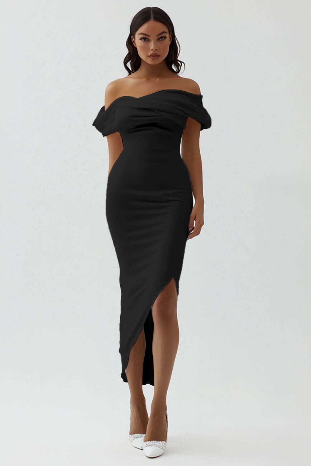 Robe de bal de fin d'année asymétrique en satin mat fourreau blanc à épaules dénudées