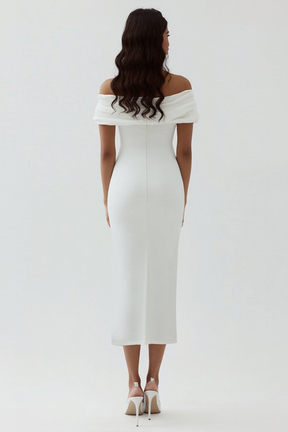 Robe de bal de fin d'année asymétrique en satin mat fourreau blanc à épaules dénudées