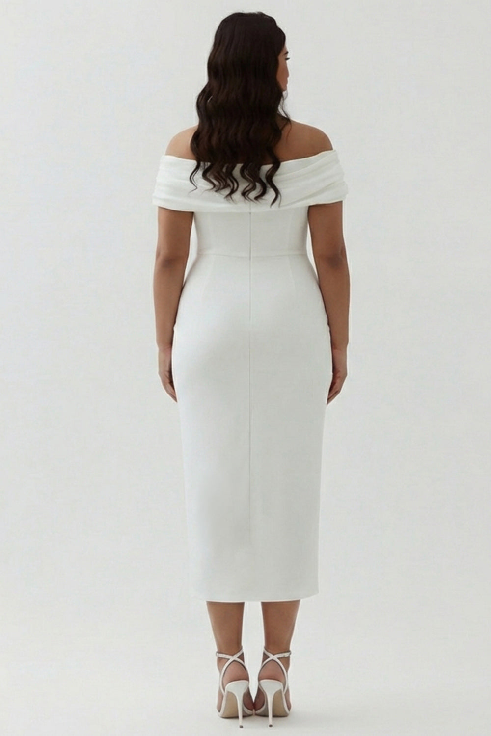 Robe de bal de fin d'année asymétrique en satin mat fourreau blanc à épaules dénudées