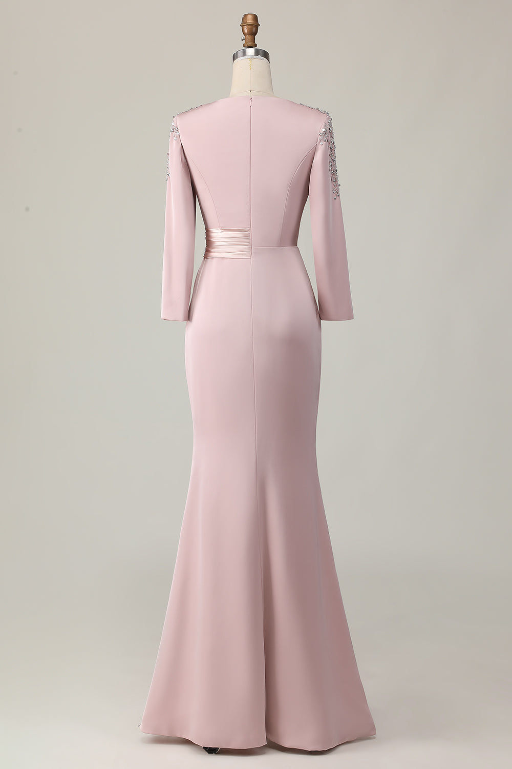Robe fourreau en dentelle rose poudré avec manches longues pour la mère de la mariée