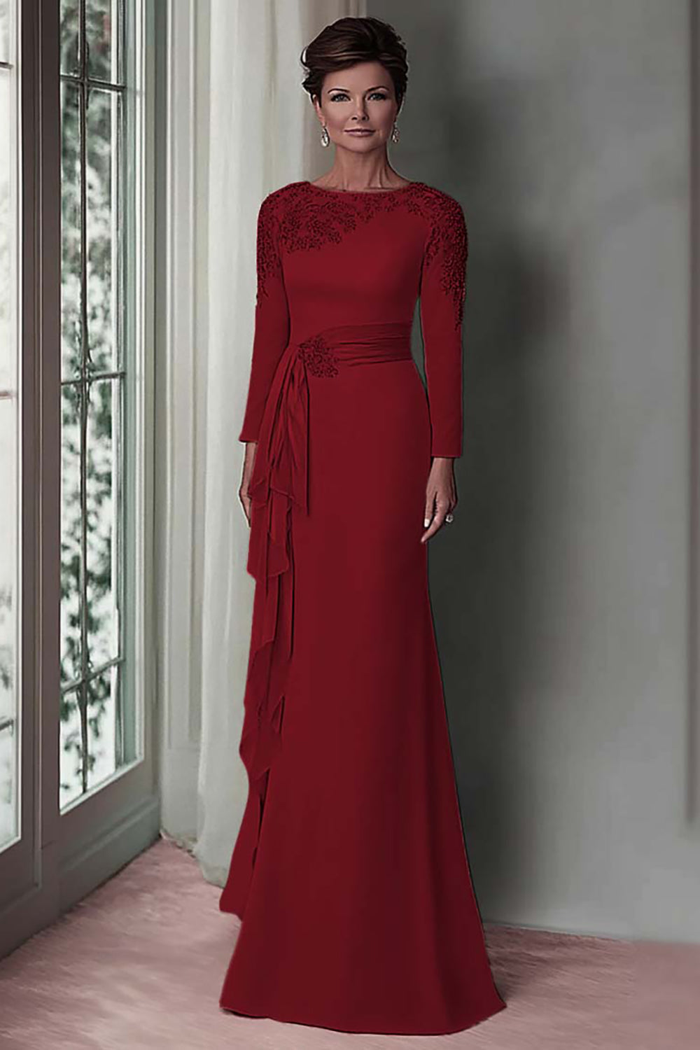 Robe fourreau en dentelle rose poudré avec manches longues pour la mère de la mariée