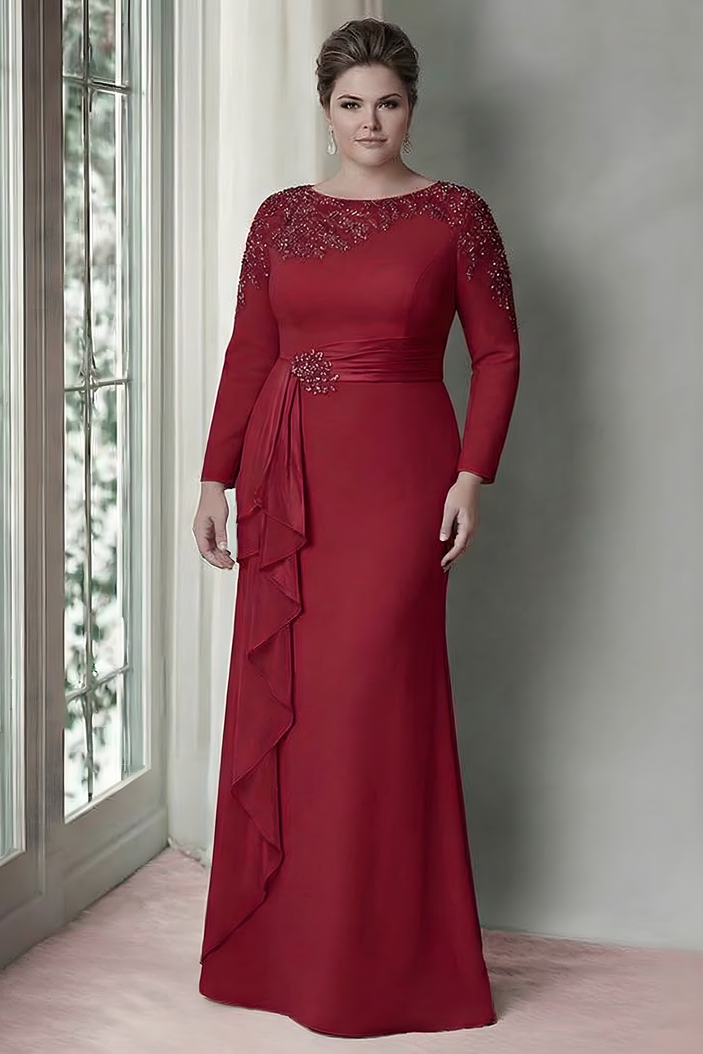 Robe fourreau en dentelle rose poudré avec manches longues pour la mère de la mariée