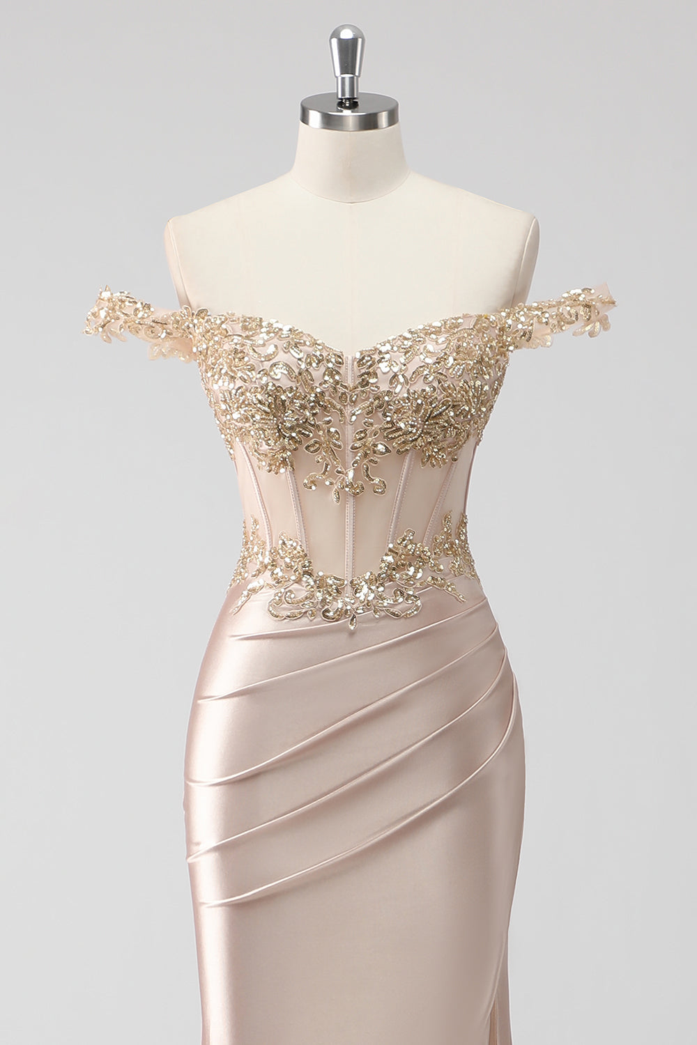 Robe de bal bustier à épaules dénudées, corset et appliques scintillantes couleur champagne avec fente