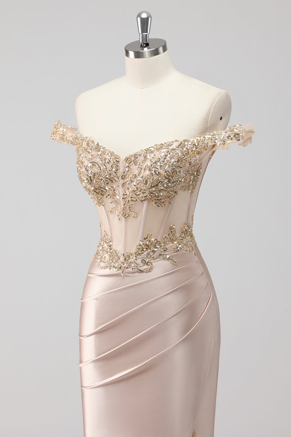 Robe de bal bustier à épaules dénudées, corset et appliques scintillantes couleur champagne avec fente