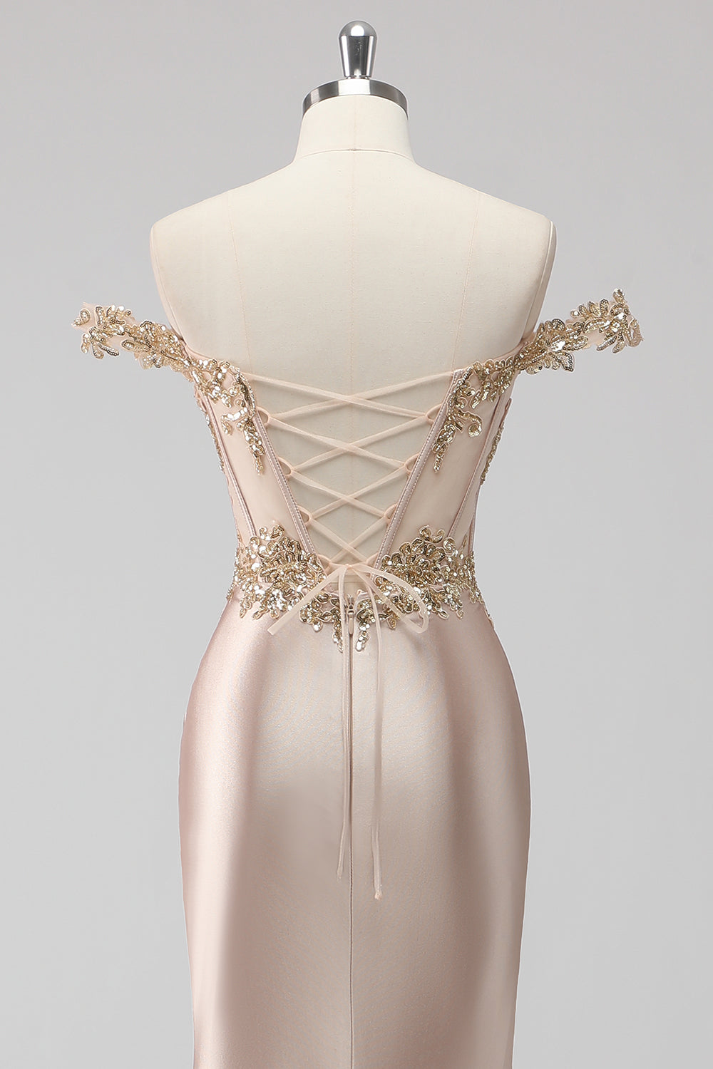 Robe de bal bustier à épaules dénudées, corset et appliques scintillantes couleur champagne avec fente