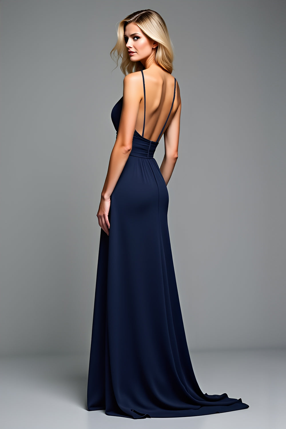 Vestido largo de invitada de boda con tirantes finos en azul marino y corte en A
