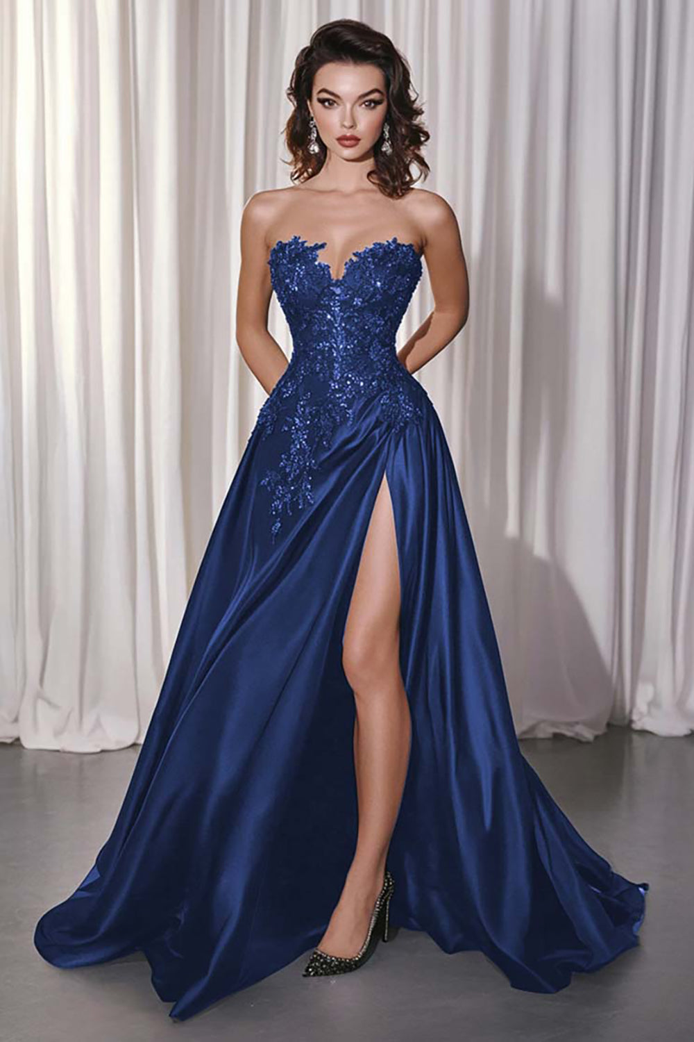 Black A-Line Satin Sweetheart Long Prom Dress with Lace Appliques