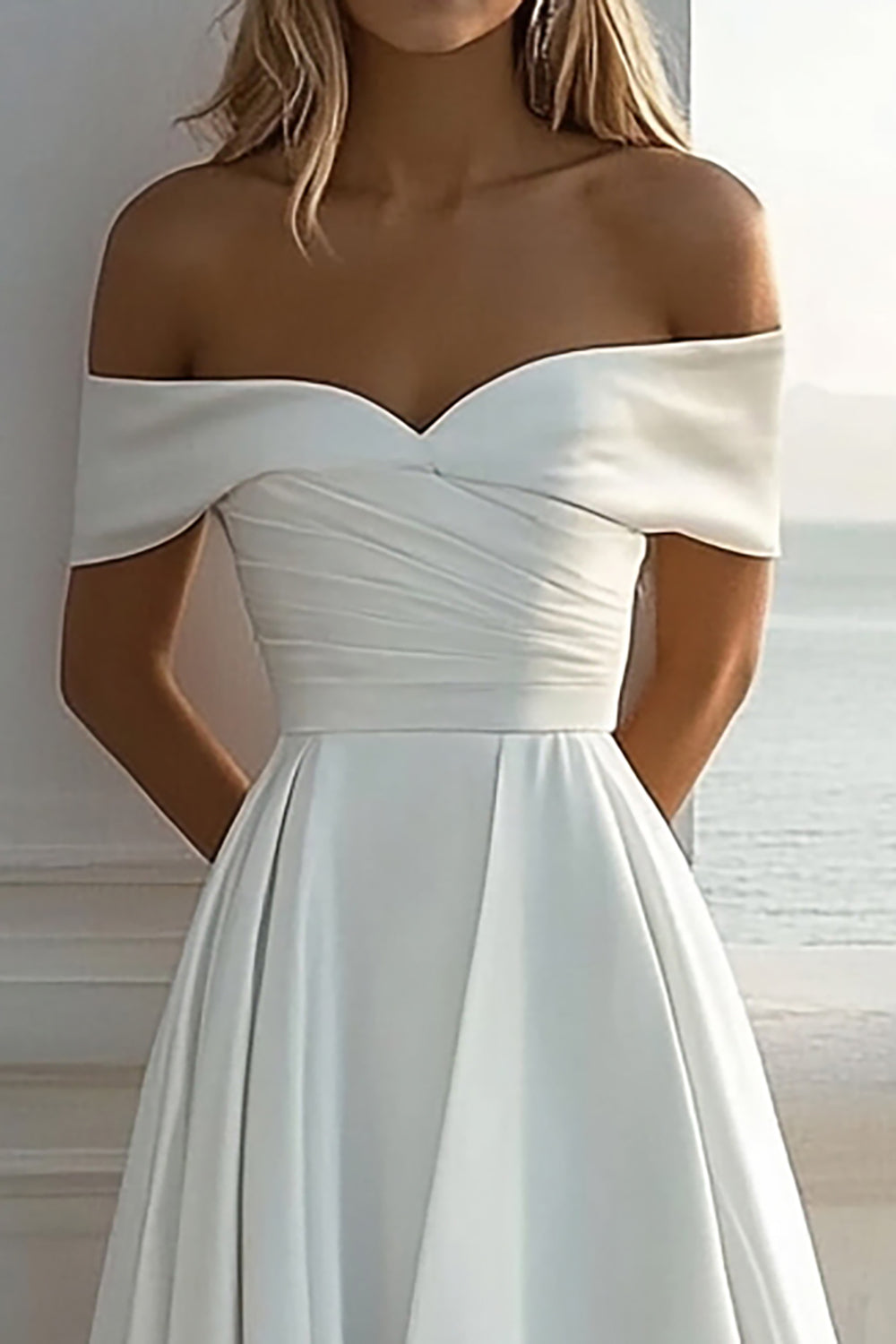 Robe de mariée bustier en satin ivoire avec fente, coupe trapèze