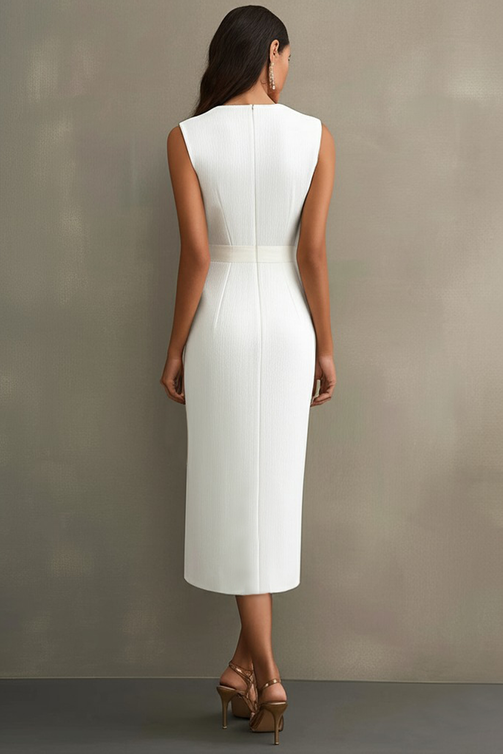 Fourreau en satin blanc avec décolleté en V et ceinture, longueur midi, robe de soirée