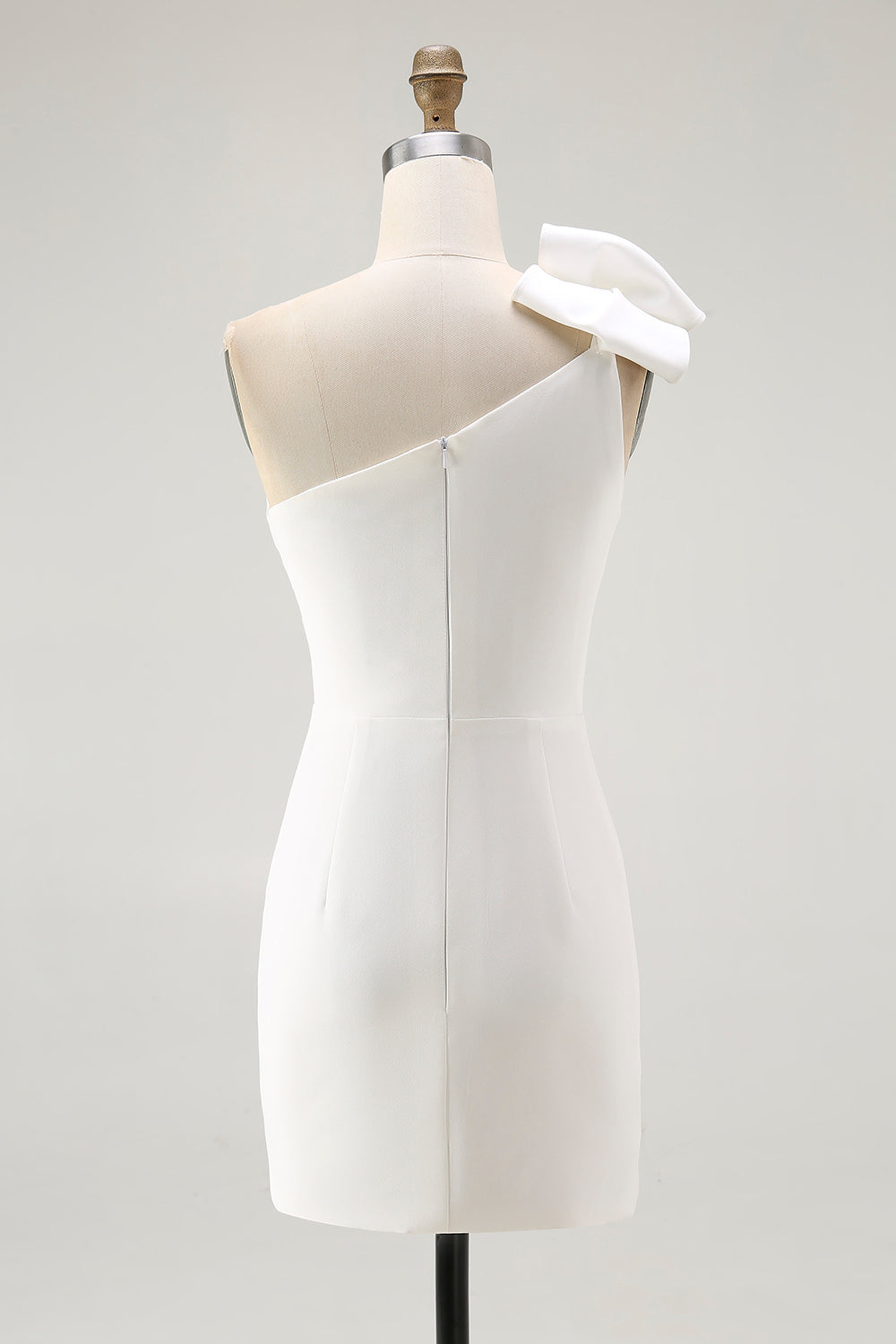 Robe de bal moulante blanche à nœud et à épaule unique