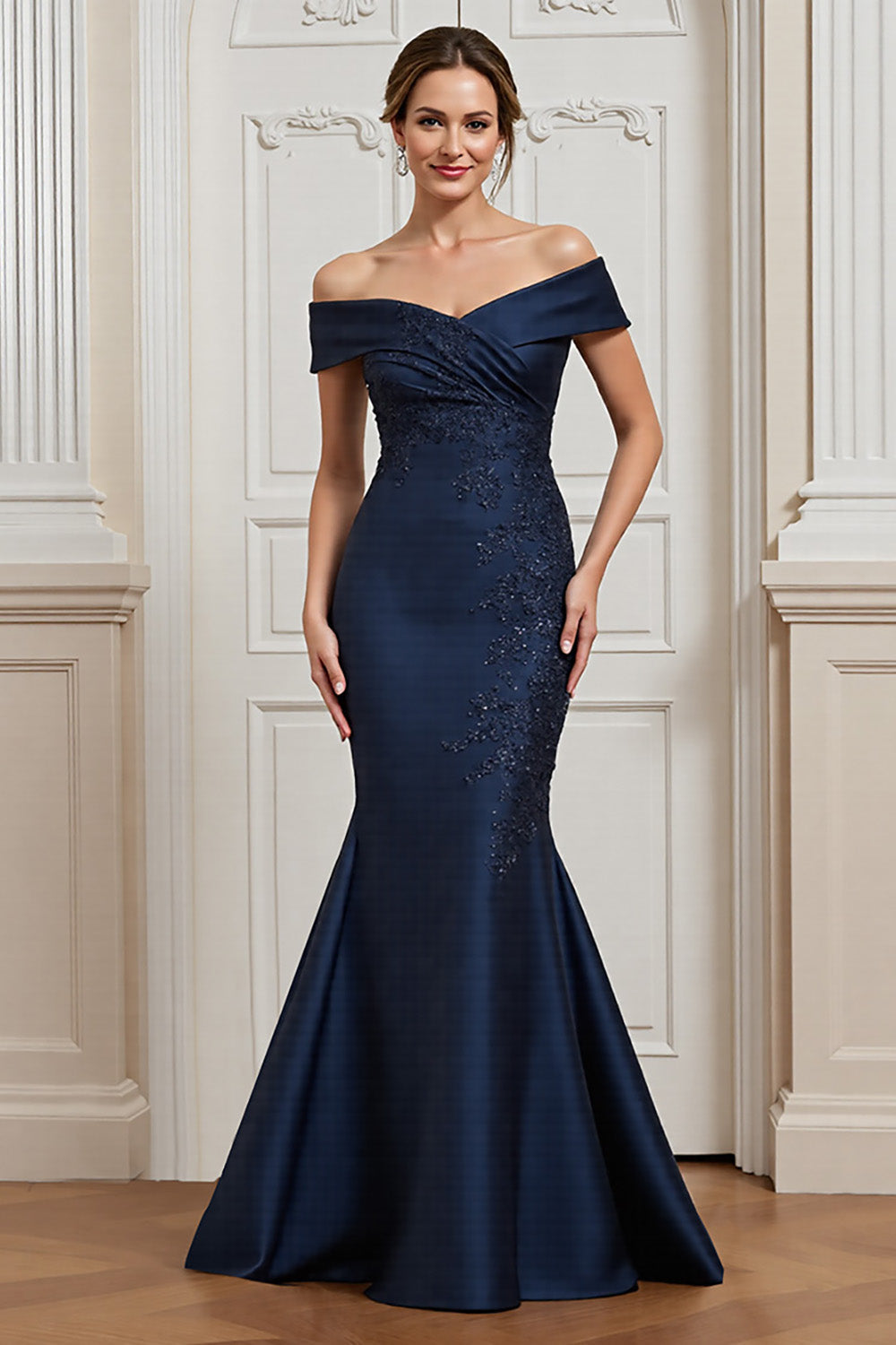 Robe de sirène bleu marine à épaules dénudées avec appliques pour la mère de la mariée