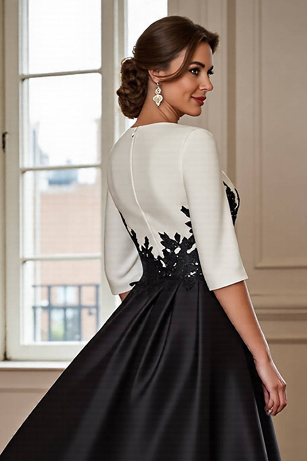 Robe de mère de la mariée évasée asymétrique noire et blanche avec appliqués