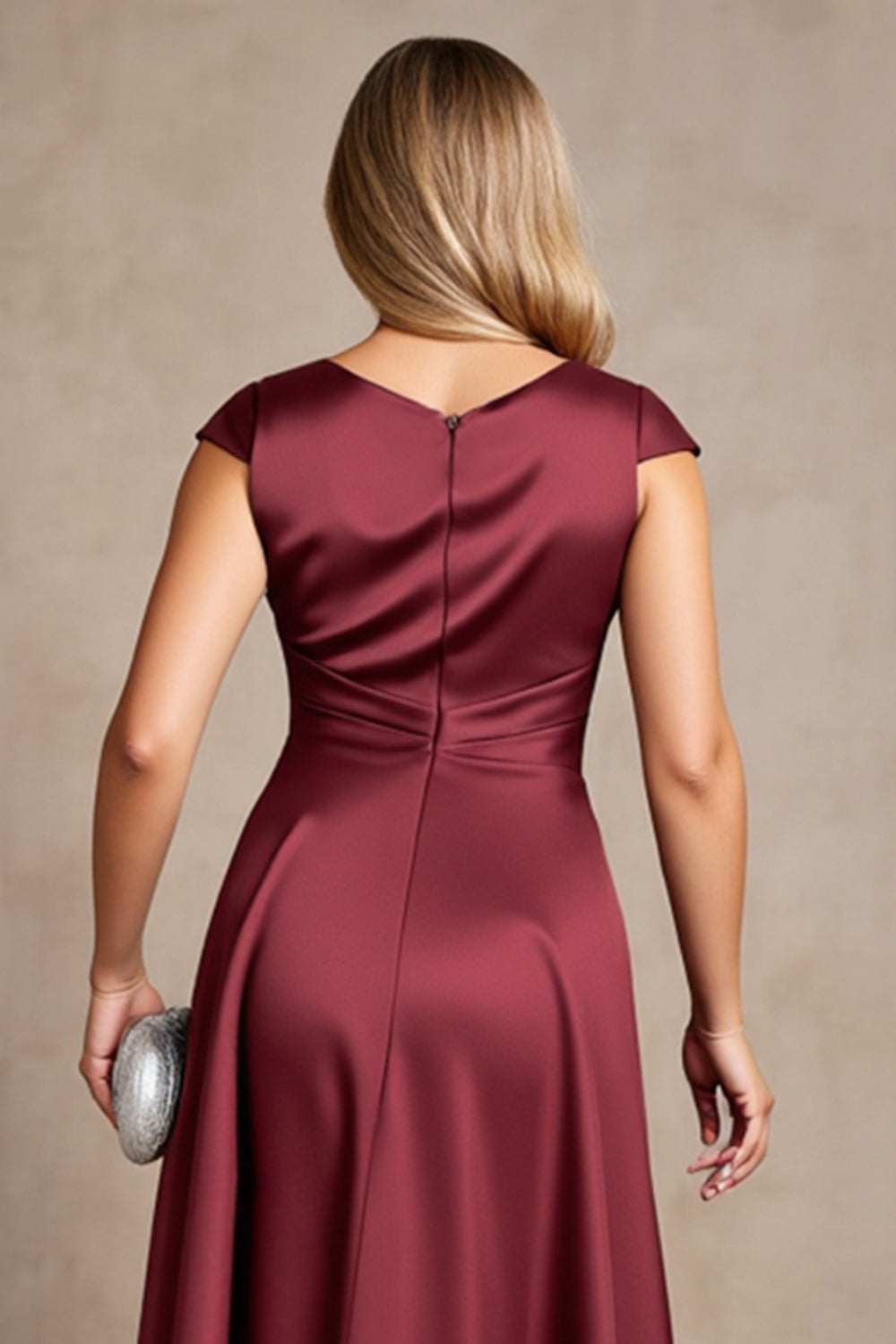 Robe de chœur trapèze en satin de Bourgogne avec nœud et encolure bateau