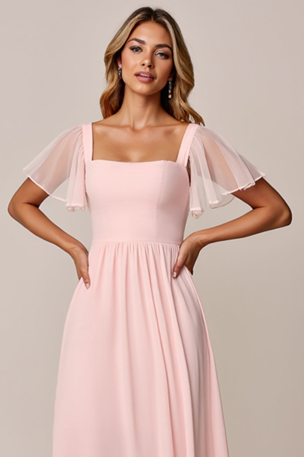 Robe de demoiselle d'honneur en mousseline rose bonbon coupe trapèze col carré