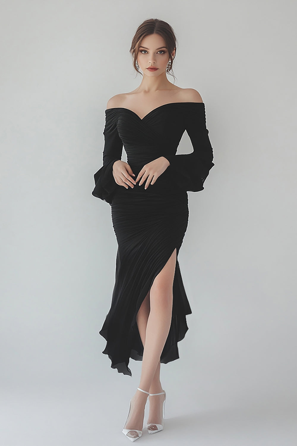 Robe de soirée longue en mousseline noire à manches longues et volants