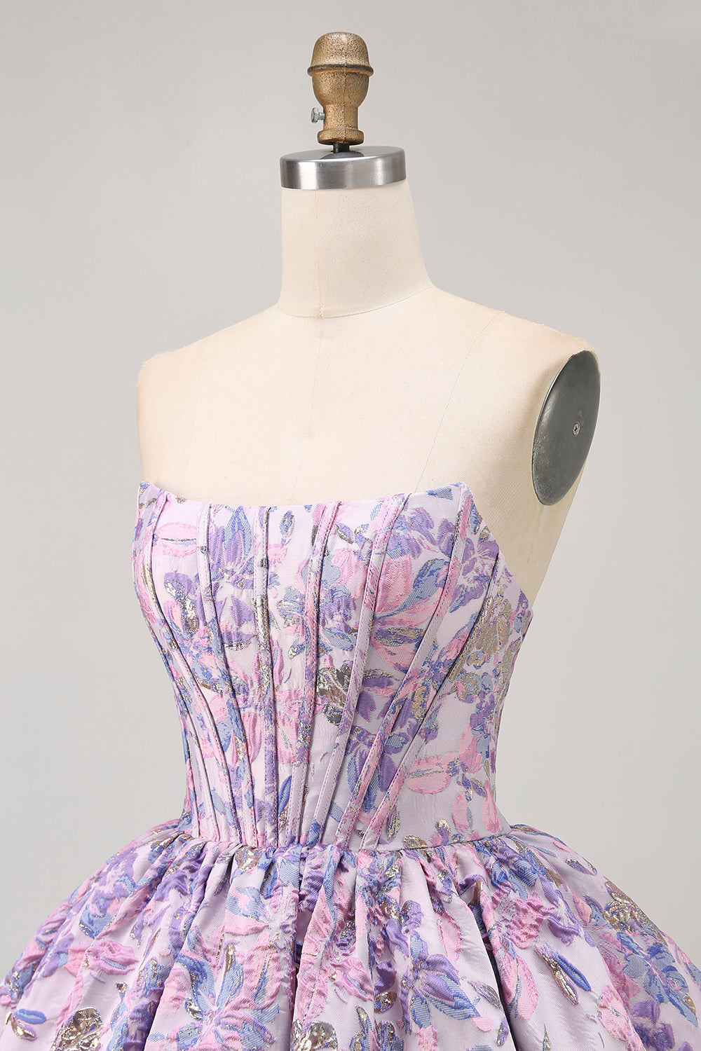 Robe de soirée bustier courte évasée en brocart violet avec ourlet bulle
