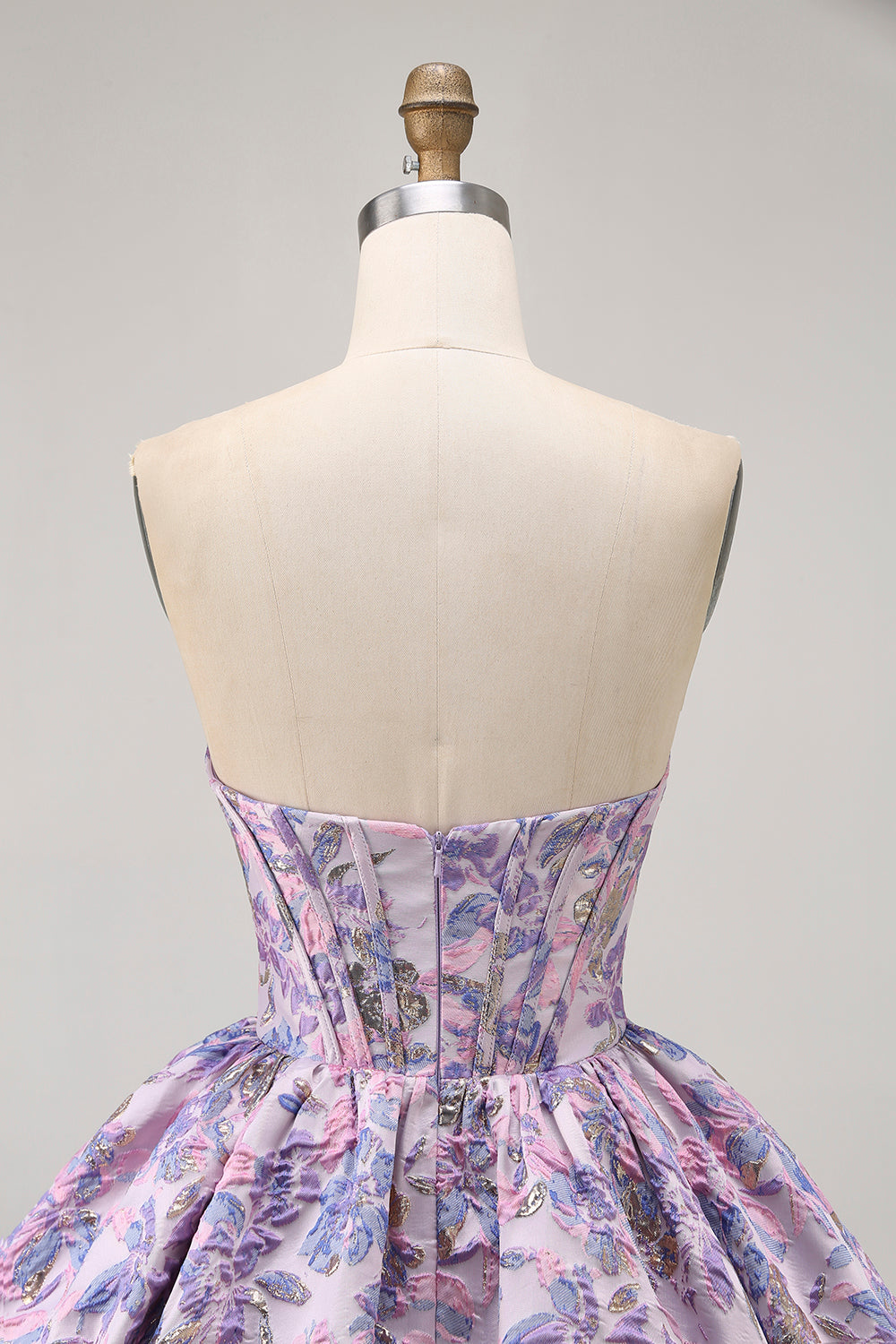 Robe de soirée bustier courte évasée en brocart violet avec ourlet bulle
