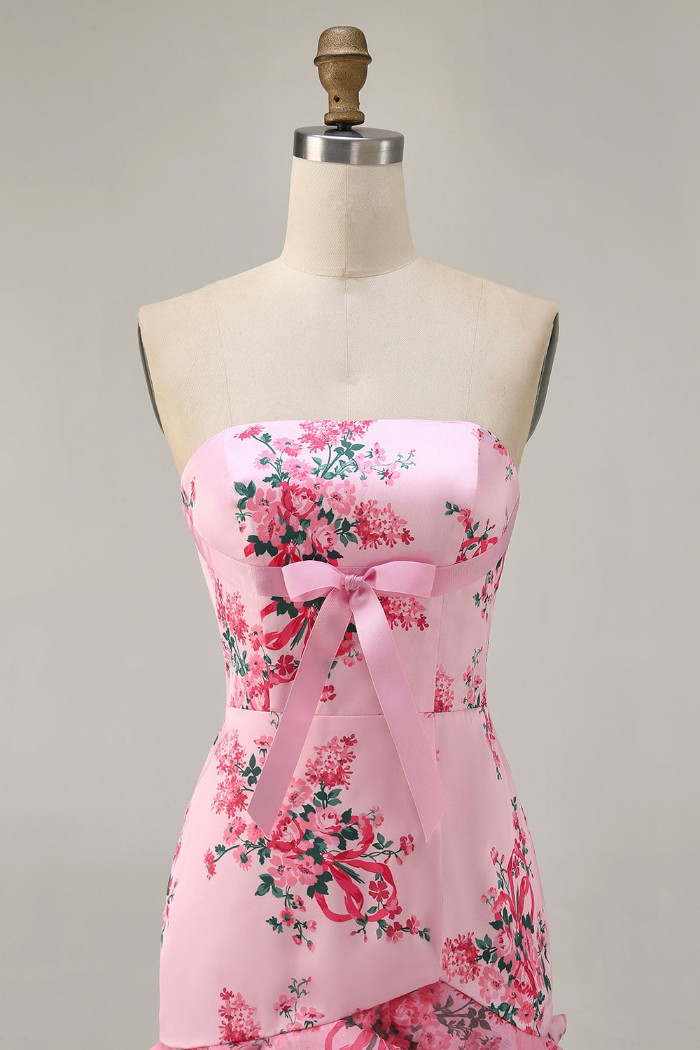 Robe de soirée courte moulante bandeau imprimé floral rose à volants