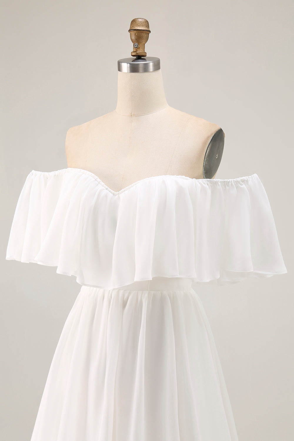 Robe de mariée trapèze en mousseline blanche avec volants et épaules dénudées