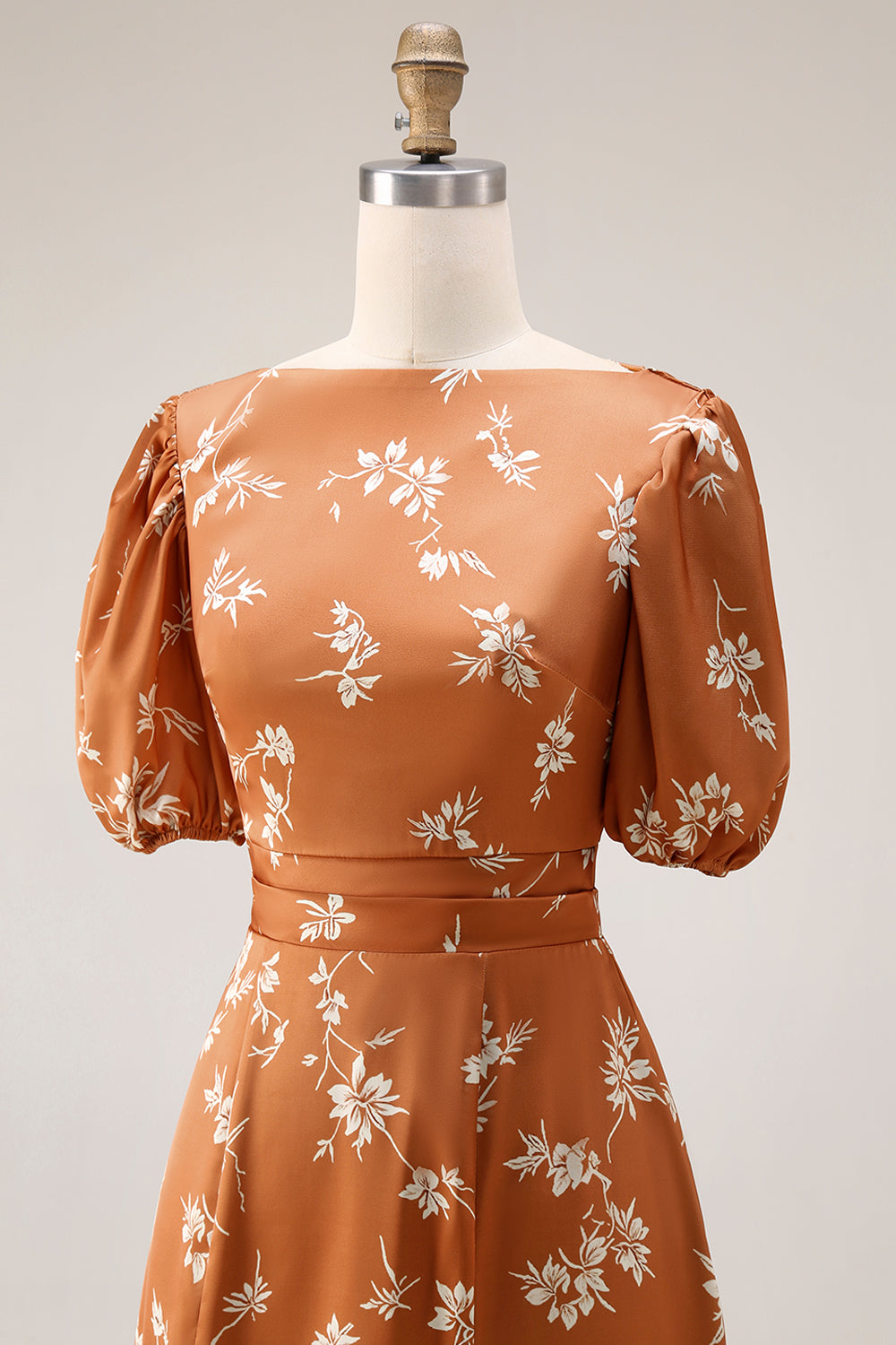 Robe midi trapèze orange à imprimé floral avec manches pour invitée de mariage