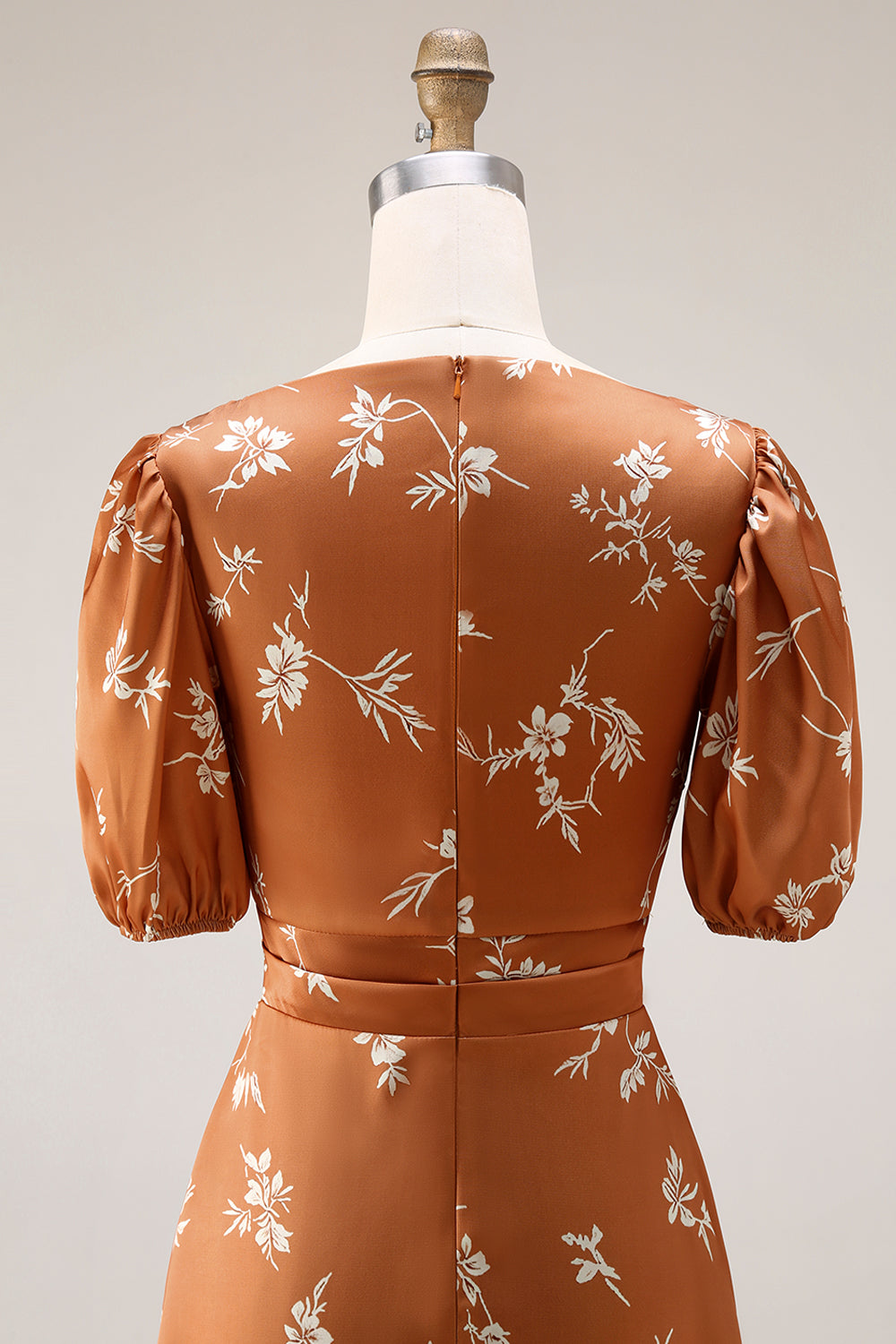 Robe midi trapèze orange à imprimé floral avec manches pour invitée de mariage