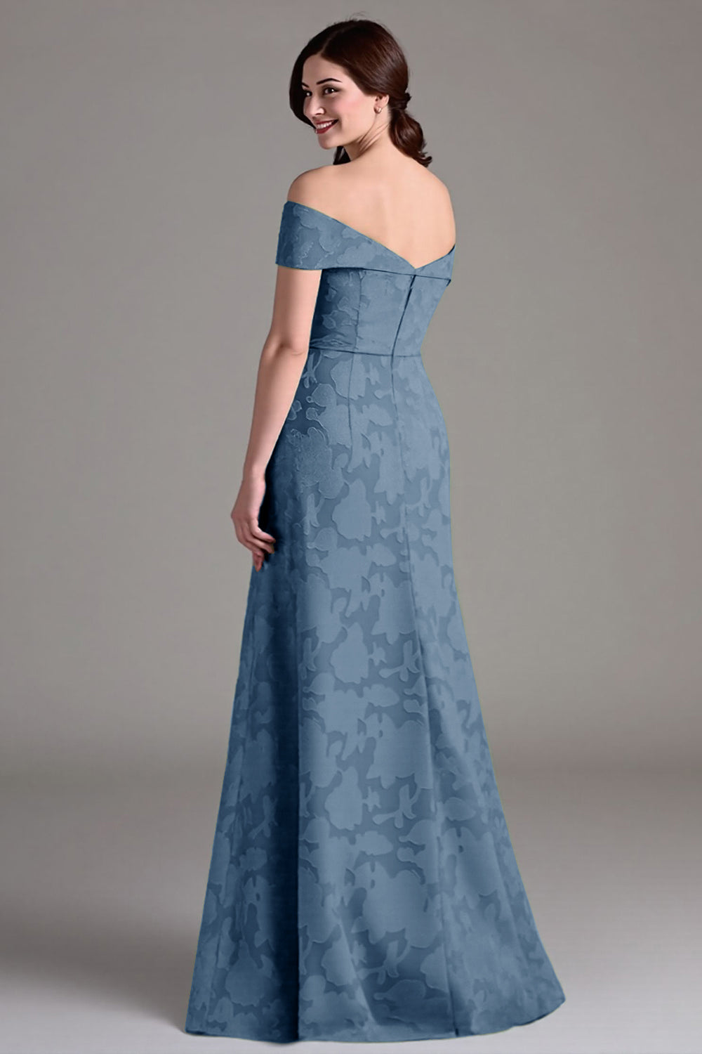 Vestido largo de coro A-line floral verde salvia con hombros descubiertos