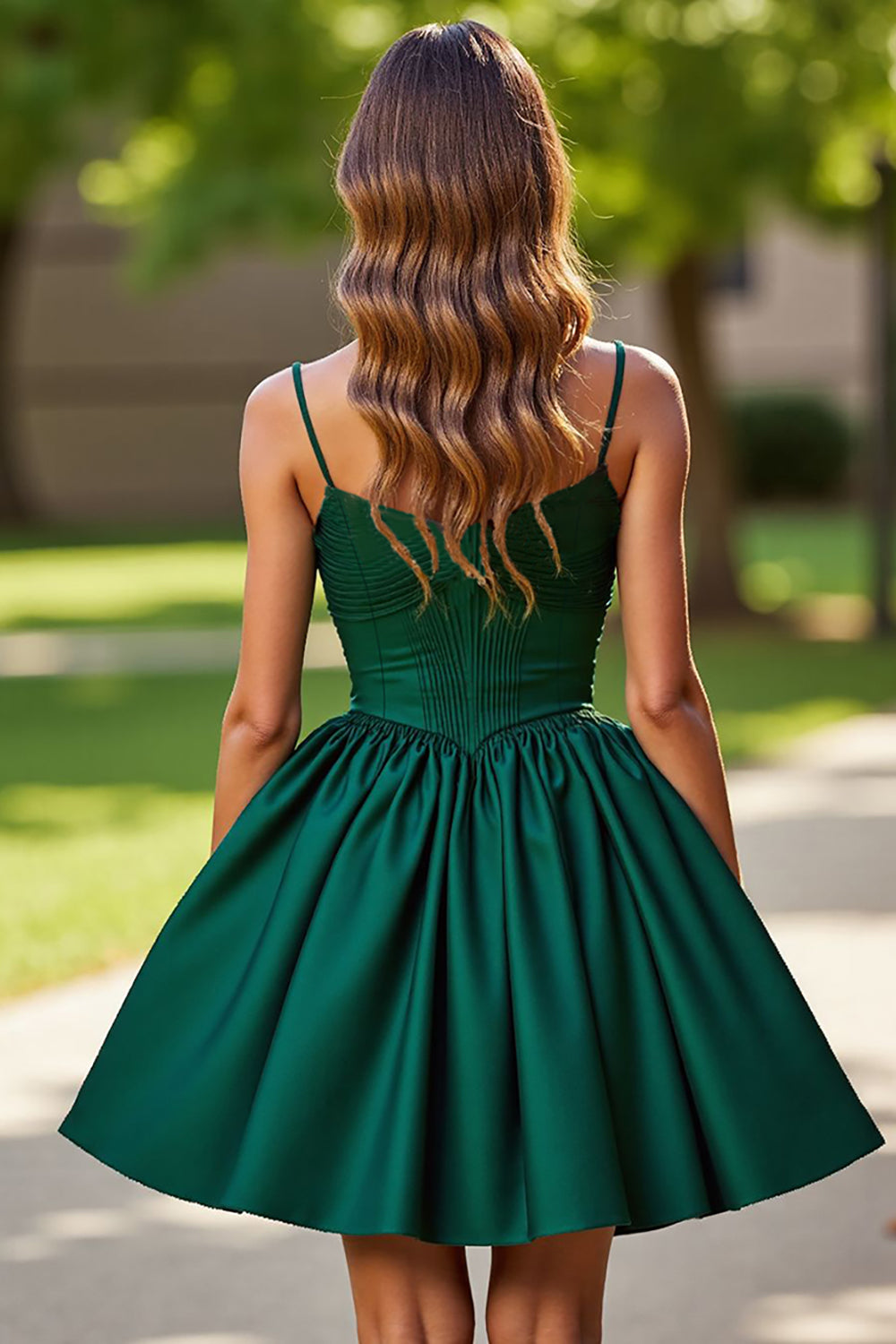 Vestido de fiesta corto de satén verde oscuro tipo corsé con corte en A