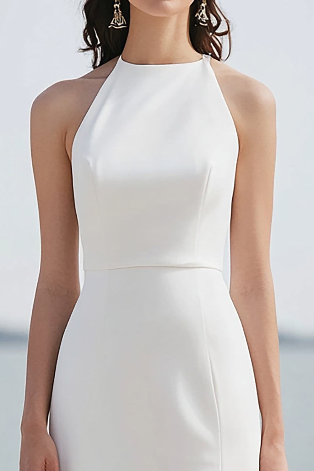 Vestido de satén halter marfil con abertura para cena de ensayo