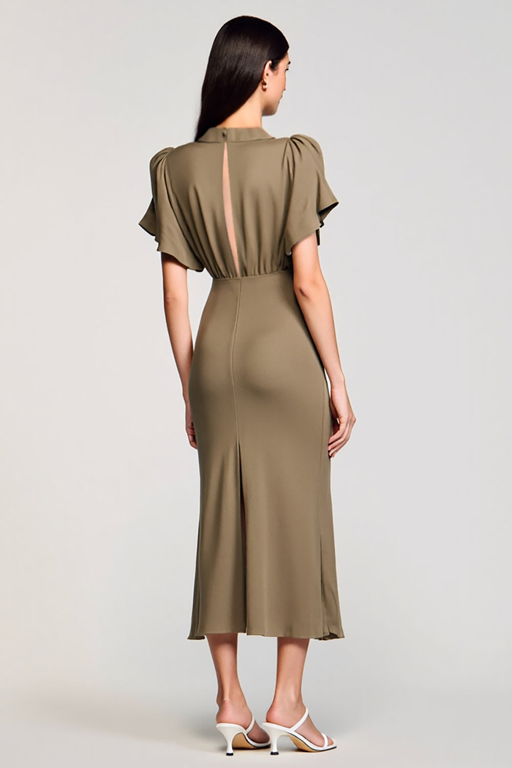 Vestido midi con cuello en V y funda de olivo con lentejuelas para invitada de boda