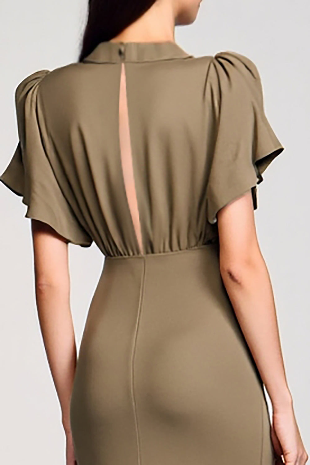 Vestido midi con cuello en V y funda de olivo con lentejuelas para invitada de boda