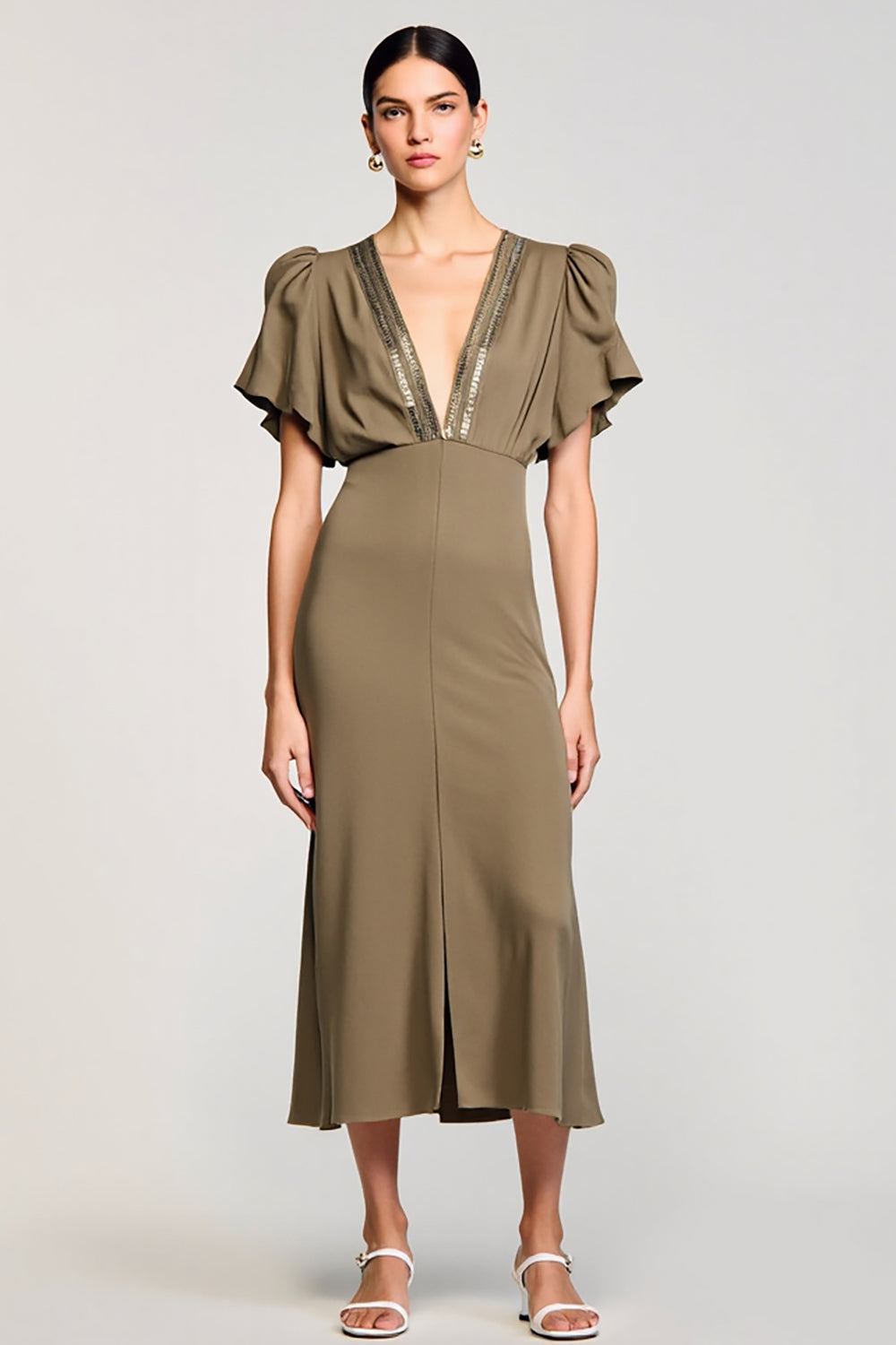 Vestido midi con cuello en V y funda de olivo con lentejuelas para invitada de boda